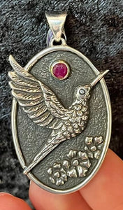 Sterling Silver Hummingbird pendant w/garnet
