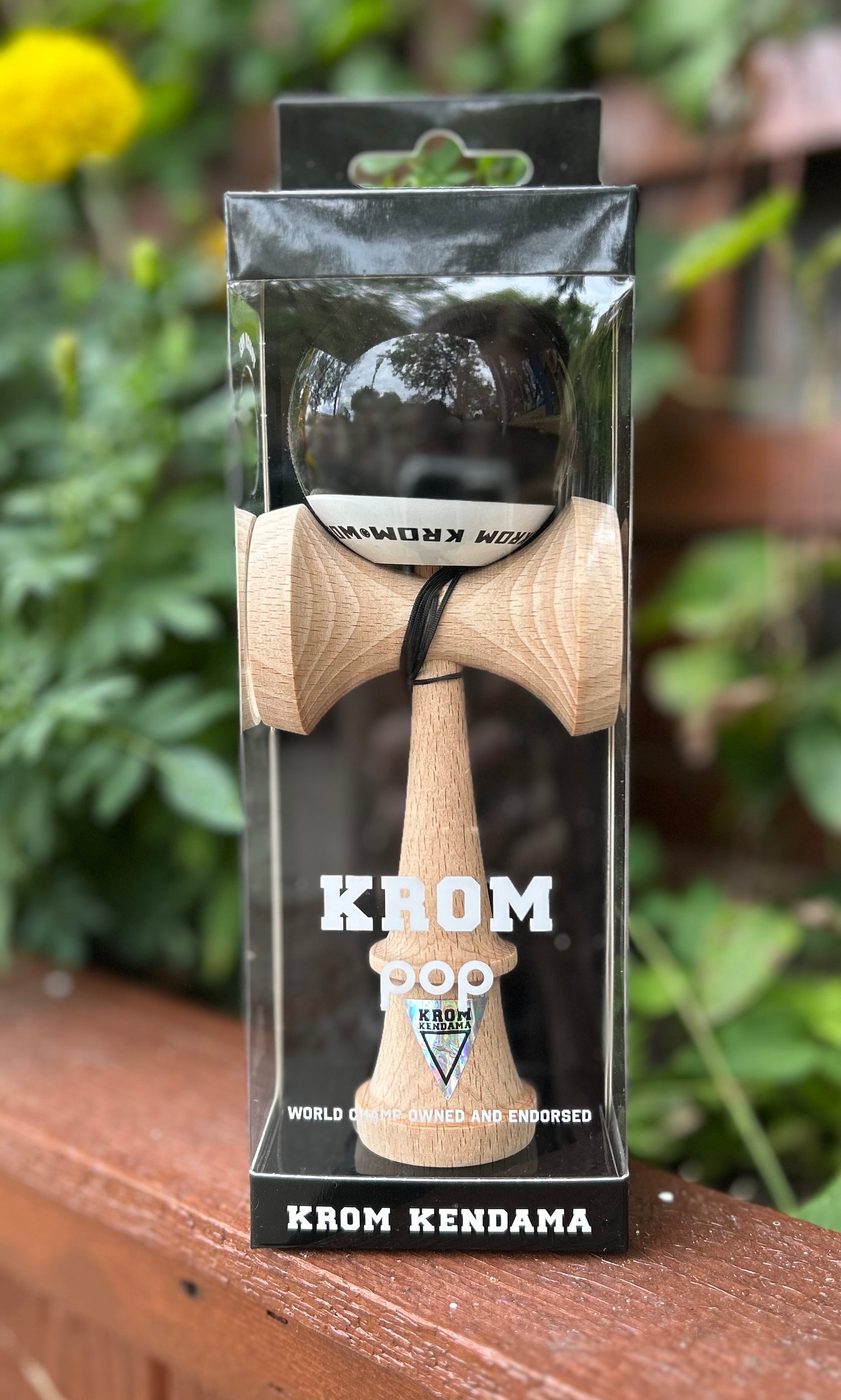 KROM Pop Lol Black Kendama